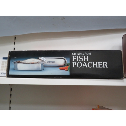 1401 - Boxed vintage fish poacher.