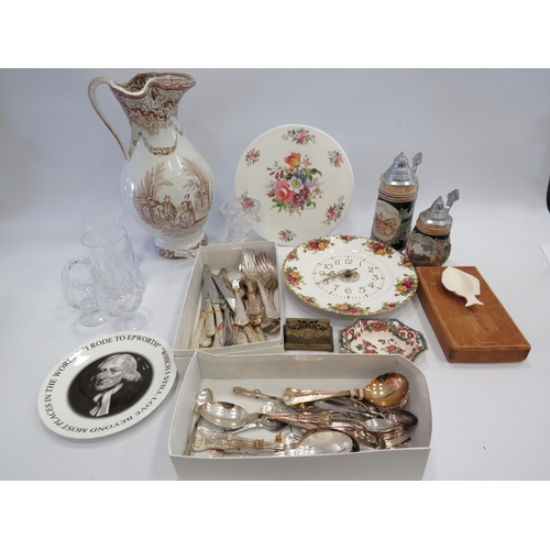 1404 - Mixed lot to include Royal albert old country roses clock, Kings pattern cutlery etc.