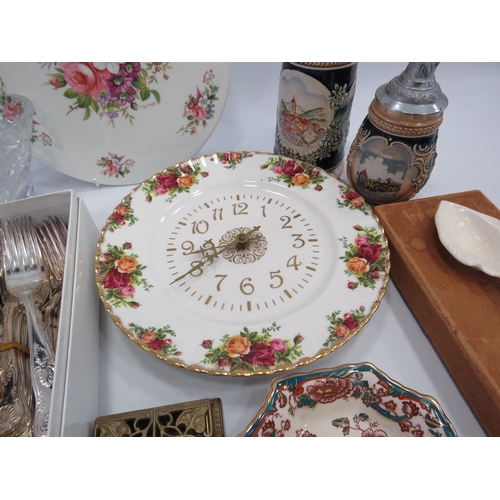 1404 - Mixed lot to include Royal albert old country roses clock, Kings pattern cutlery etc.