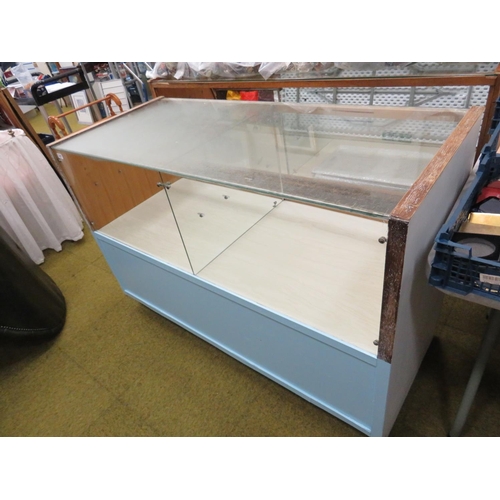 1658 - Early/Mid 20th Century Shop display cabinet .