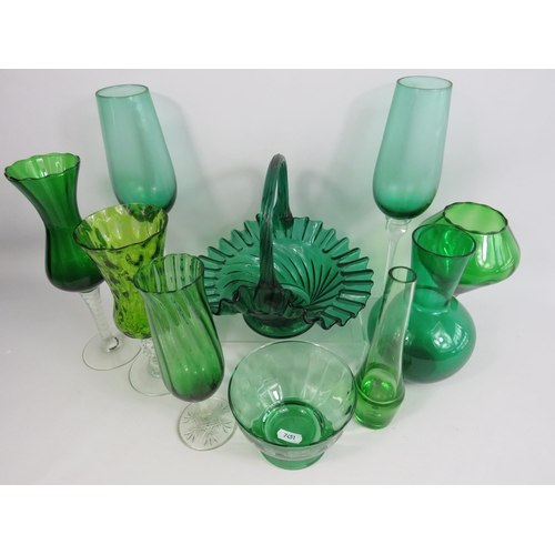 93 - 10 Pieces of green art glass, Krosno, Empoli etc.