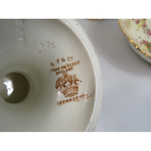 261 - 3 pieces of Crown Devon blushware. Comport, drainage bowl and plate.