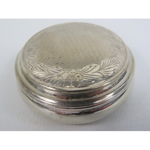 290 - Birmingham Sterling silver pill box with lemon gilt inside, W I Broadway and co 1981, 14.2 grams.