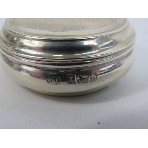 290 - Birmingham Sterling silver pill box with lemon gilt inside, W I Broadway and co 1981, 14.2 grams.