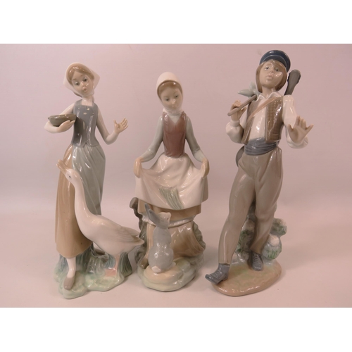 25 - 3 Lladro figurines the tallest measures 9.5