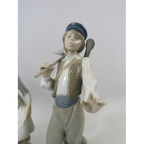 25 - 3 Lladro figurines the tallest measures 9.5