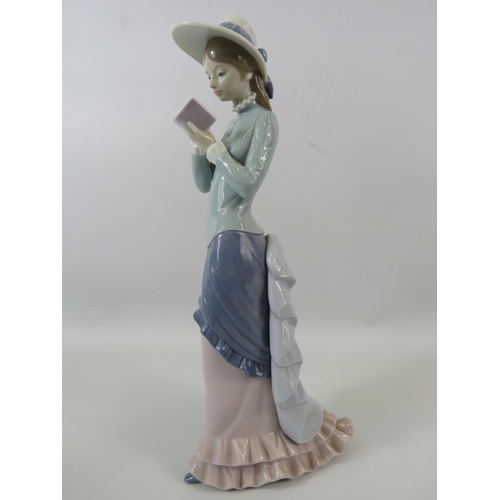 30 - Large Lladro figurine of a lady reading, approx 14.5