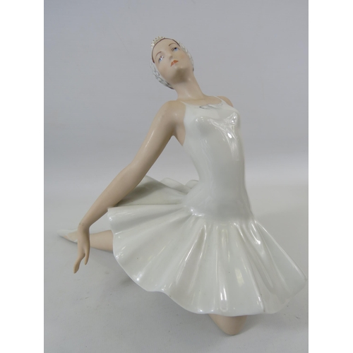 46 - Royal Dux Ballerina figurine by Vladimir David, 8.5