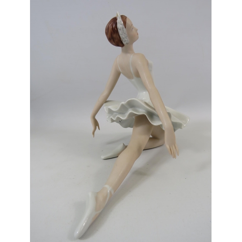 46 - Royal Dux Ballerina figurine by Vladimir David, 8.5