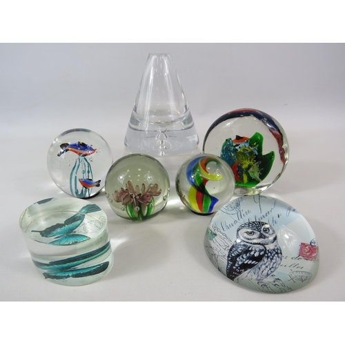 117 - 7 Various art glass paperweights.