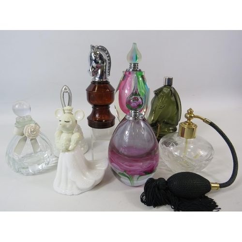 122 - Selection of various vintage and art glass perfume bottles.