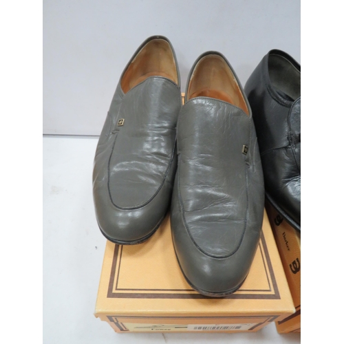 1889 - 5 Pairs of Barker mens shoes, size 7.5. 2 pairs are brand new.