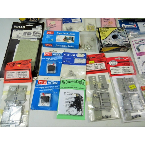 1736 - Selection of Packeted and unused Trackside accessories for 'O'  'N' & OO Gauge.  See photos.