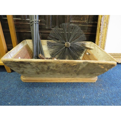 1968 - Wooden Trug which measures 13 inches long with assorted vintage tools plus chimney/drain rods. See p... 