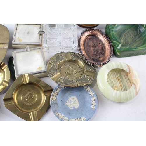 14 - 35 x Vintage Ashtrays Inc Brass Copper Onyx Ceramic Wooden Wedgwood Etc Job Lot     549460