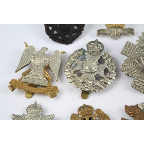 91 - 10 X Military Cap Badges Inc Rifle Brigade - Border Regt. - Royal Scots Dragoon      637755