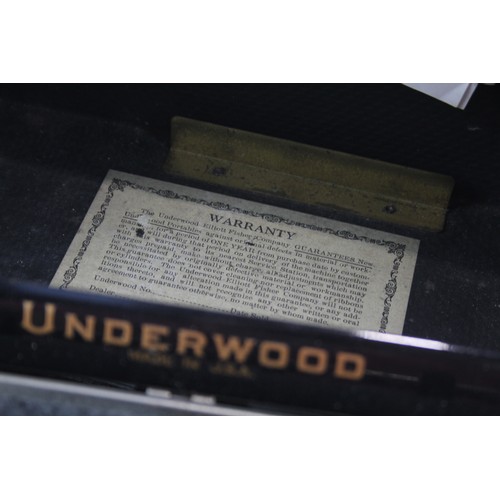 109 - Vintage UnderwoodTypewriter 1940s in Original case     484800