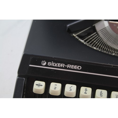 110 - Vintage Silver Reed Typewriter     484358