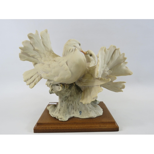 195 - Guisppe Armani Italian figurine of pair of doves, Approx 9 1/4