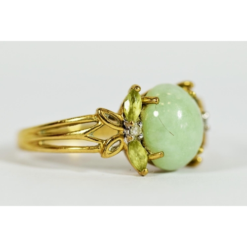 310 - 9ct Yellow Gold Jade set ring with Citrene stones to side (two missing)   Finger size 'R'  3.2g  to ... 