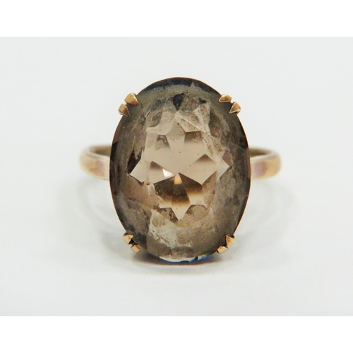 331 - 9ct Yellow Gold ring set with a large Oval Smokey Quartz which measures 15 x 10 mm.  Finger size 'L-... 