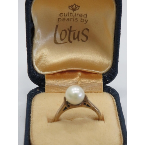 333 - 9ct Yellow Gold ring set with a 10mm Cultured Pearl.   Finger size 'L'  3.0g