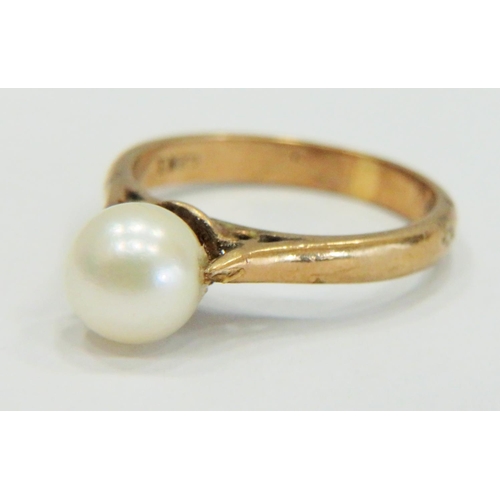 333 - 9ct Yellow Gold ring set with a 10mm Cultured Pearl.   Finger size 'L'  3.0g