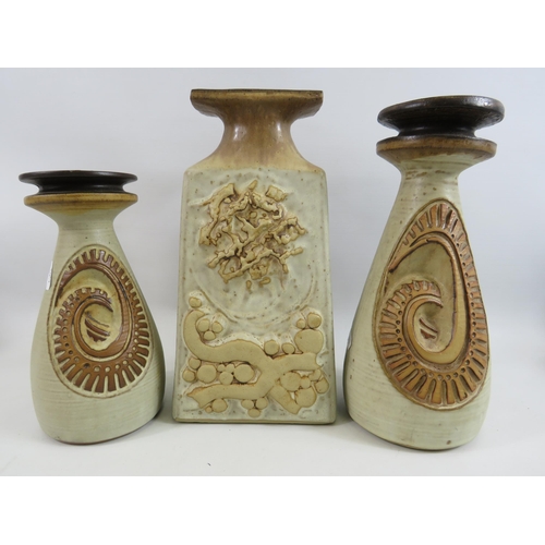 280 - 3 Shelf Pottery vases the tallest measures 28.5cm