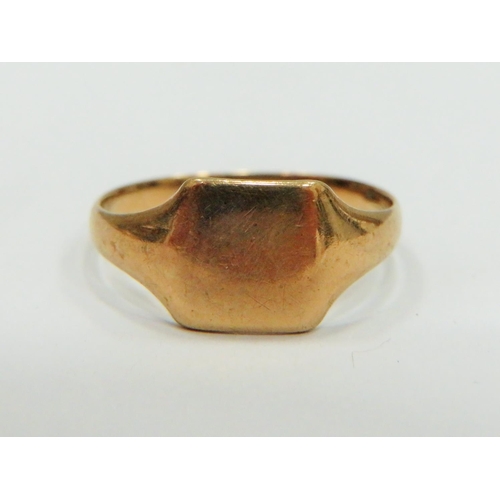 364 - 9ct Yellow Gold Signet Ring Finger size 'O-5 to P'     2.0g