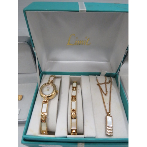Selection of mostly ladies quartz watches. All require batteries to run