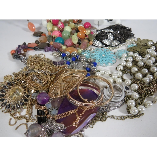 Selection of good quality costume jewellery see photos.