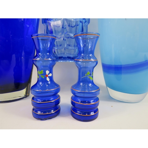 519 - Selection of blue art glass vases.