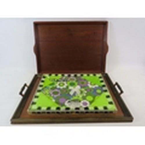 677 - 2 vintage wooden serving trays and a retro table cloth. PA1255