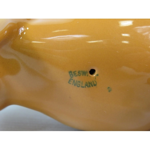 39 - Beswick Palamino Mare facing Right along with a Beswick Palamino lying down foal (915).  Both in exc... 