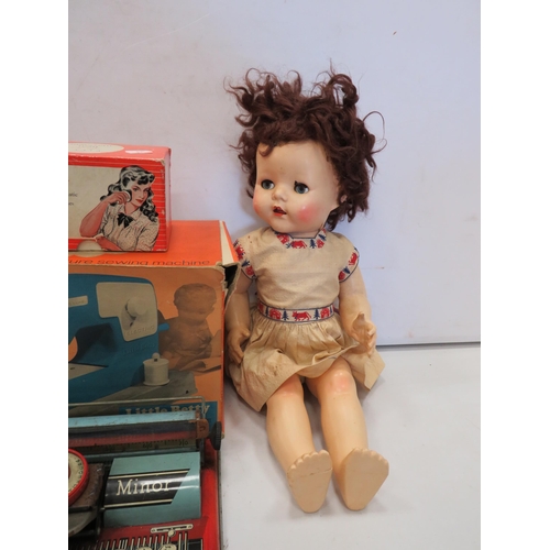 805 - Mixed lot to include vintage dolls, and childrens vintage toys.