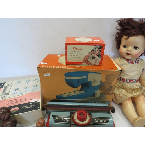 805 - Mixed lot to include vintage dolls, and childrens vintage toys.