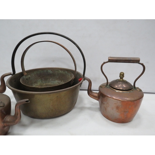 840 - 2 Brass jam pans and 3 copper kettles.