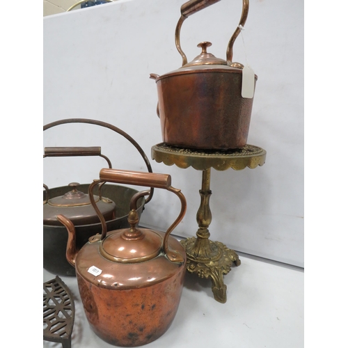 848 - Brass jam pan, 3 copper kettles and a large brass trivot etc.