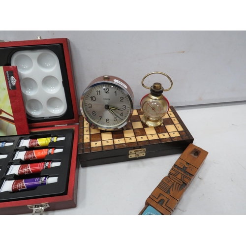 849 - Artists Paint set and paint brushes plus a selection of toys, chess etc