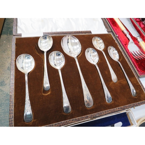 861 - Mixed lot of various vintage cutlery, vintage trays and a set of retro shot glasses.