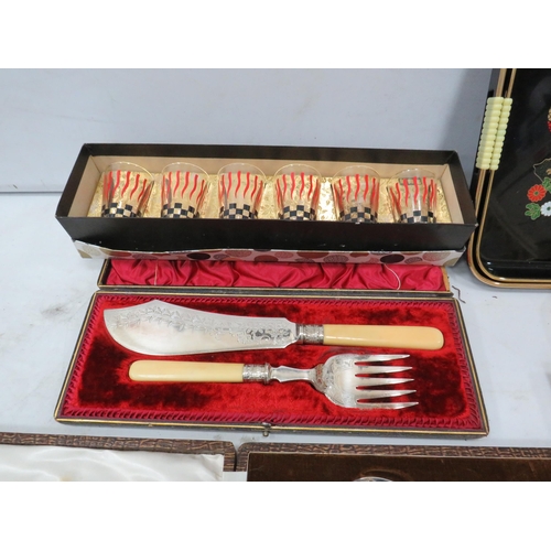 861 - Mixed lot of various vintage cutlery, vintage trays and a set of retro shot glasses.