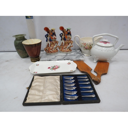 878 - Mixed lot to include Carltonware, Staffordshire figures, Marble chopping board etc.