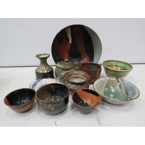 880 - 11 pieces of signed studio pottery.