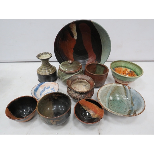 880 - 11 pieces of signed studio pottery.