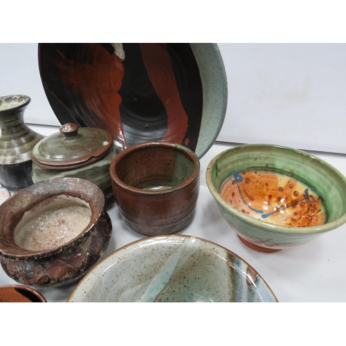 880 - 11 pieces of signed studio pottery.