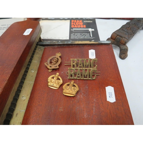 882 - Mixed medical lot including Pill makers, books and Royal Army Medical Corps badges.