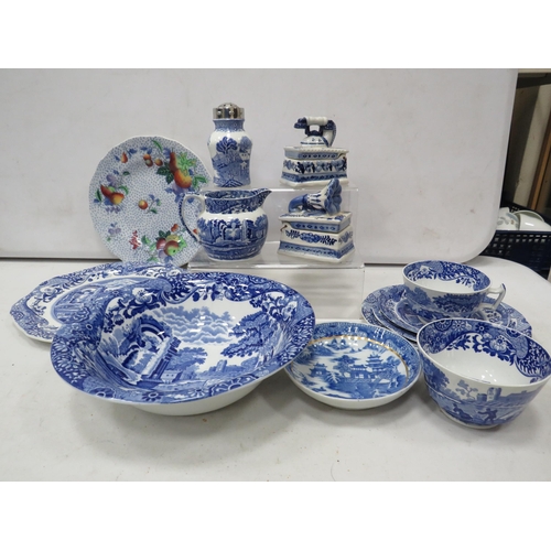 885 - Mixed ceramics lot to include 8 pieces of Spode blue Italian.