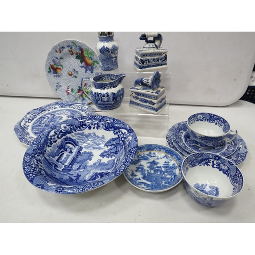 885 - Mixed ceramics lot to include 8 pieces of Spode blue Italian.