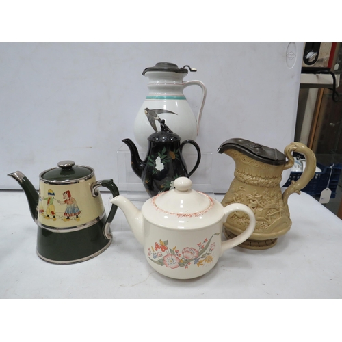 889 - Vintage / Antique jugs and teapots.