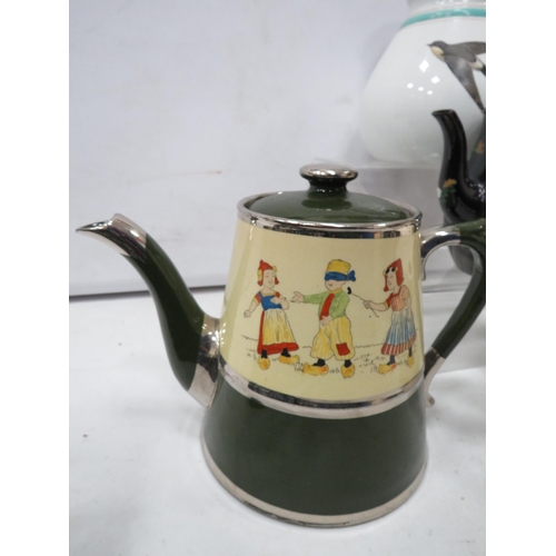 889 - Vintage / Antique jugs and teapots.